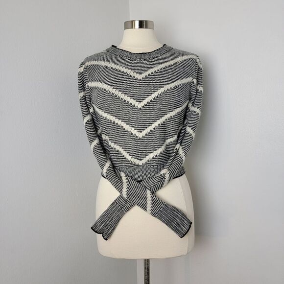 Charlotte Russe Black and White Chevron Cropped Pullover Sweater Size Large - Picture 1 of 7